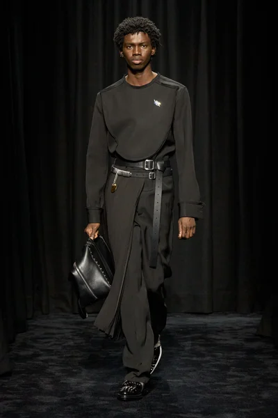 Look 18